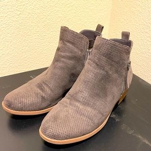 Nice comfy size 9 woman's boots